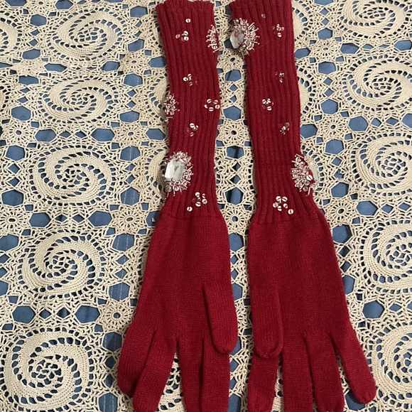 IMAN Embellished Gloves - Picture 4 of 7